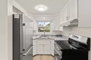 27 Bunker Hill Ave, Lowell, MA 01850 - Photo 17