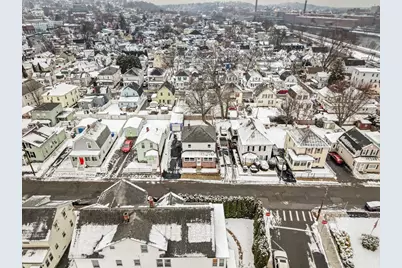 27 Bunker Hill Ave, Lowell, MA 01850 - Photo 5