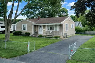 54 Greenbrier Dr, New Bedford, MA 02745 - Photo 1