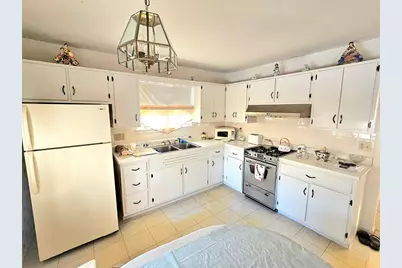 54 Greenbrier Dr, New Bedford, MA 02745 - Photo 3