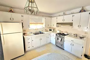 54 Greenbrier Dr, New Bedford, MA 02745 - Photo 3