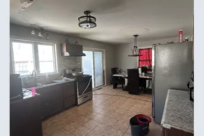 145 Cambridge, Springfield, MA 01109 - Photo 3