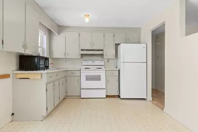 17 Grover St, Beverly, MA 01915 - Photo 11