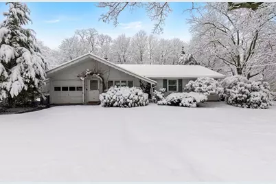 17 Grover St, Beverly, MA 01915 - Photo 3