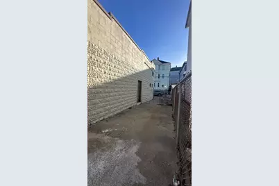 330 William St, Fall River, MA 02721 - Photo 3