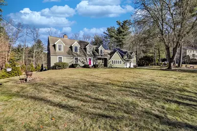 207 Oak Ridge Rd, Plaistow, NH 03085 - Photo 1