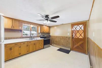 2 Carter St, Palmer, MA 01069 - Photo 9