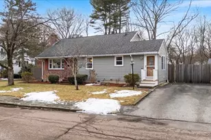 93 Patricia Ln, Weymouth, MA 02190 - Photo 3