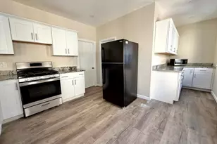 21 Oakland Ave, Everett, MA 02149 - Photo 3