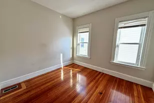 21 Oakland Ave, Everett, MA 02149 - Photo 11