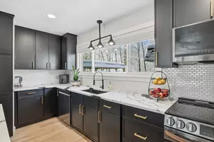 4 Pebblestone Cir, Suffield, CT 06078 - Photo 3