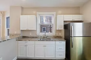 32 Robinson St, Boston, MA 02122 - Photo 3