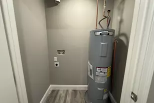 8 Avon St, Revere, MA 02151 - Photo 3