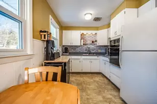 147 Sheehan Dr, Holyoke, MA 01040 - Photo 9