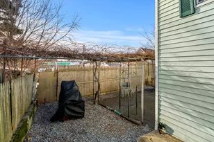 28 Liberty St, Lowell, MA 01851 - Photo 31