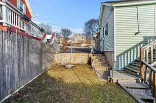 28 Liberty St, Lowell, MA 01851 - Photo 33