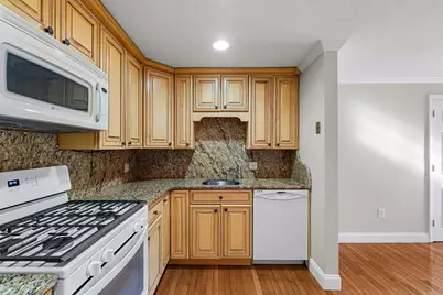 305 Pine St #8, Lowell, MA 01851 - Photo 3