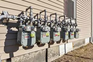 122 Laurel St, Fitchburg, MA 01420 - Photo 17