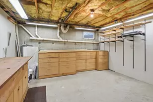 2 Chesterfield St, Framingham, MA 01701 - Photo 25