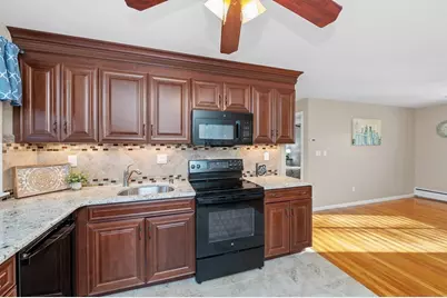 33 Jacqueline Rd #D, Waltham, MA 02452 - Photo 5