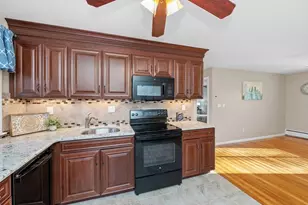 33 Jacqueline Rd, Waltham, MA 02452 - Photo 5