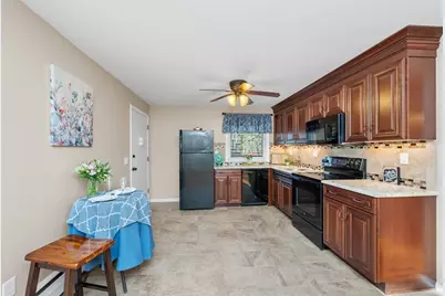 33 Jacqueline Rd #D, Waltham, MA 02452 - Photo 3