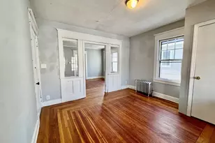 21 Bloomfield St, Springfield, MA 01108 - Photo 5