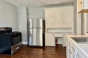 21 Bloomfield St, Springfield, MA 01108 - Photo 9