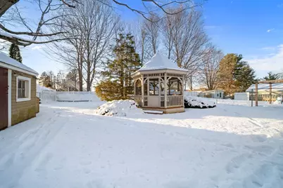 27 Vernon St, Haverhill, MA 01835 - Photo 5