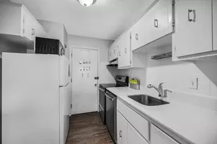 5 Washington St, Reading, MA 01867 - Photo 5