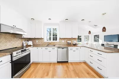 10 Trinity Rd, Winchester, MA 01890 - Photo 11