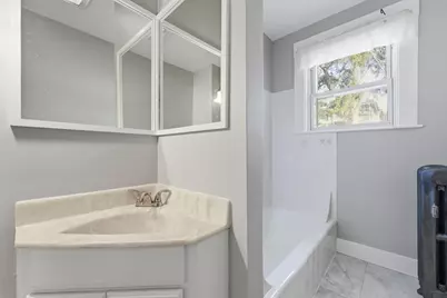 18 Cedar St, Northampton, MA 01060 - Photo 21