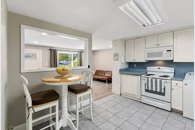 18 Brookfield Dr, Brockton, MA 02302 - Photo 9