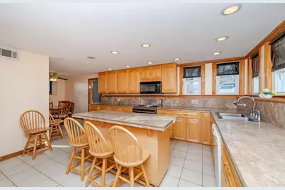 731 Hilldale Ave, Haverhill, MA 01832 - Photo 5