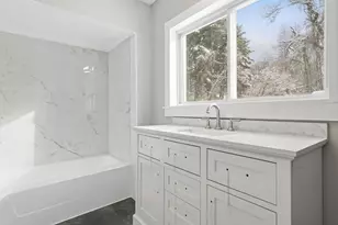 85 Roosevelt Ave, Athol, MA 01331 - Photo 13