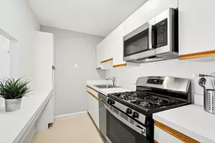 6 Whittier Pl, Boston, MA 02114 - Photo 9