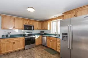 979 Hildreth St, Dracut, MA 01826 - Photo 9