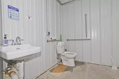 102 Grove St, Chicopee, MA 01020 - Photo 15