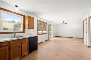 25 Laurelwood Ln, Springfield, MA 01128 - Photo 11