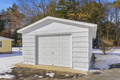 37 Sun Valley Rd, Holyoke, MA 01040 - Photo 23