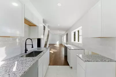 37 Sun Valley Rd, Holyoke, MA 01040 - Photo 7