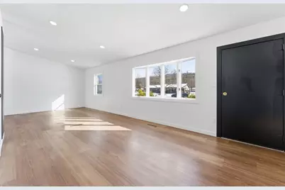 37 Sun Valley Rd, Holyoke, MA 01040 - Photo 11