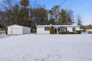 37 Sun Valley Rd, Holyoke, MA 01040 - Photo 1