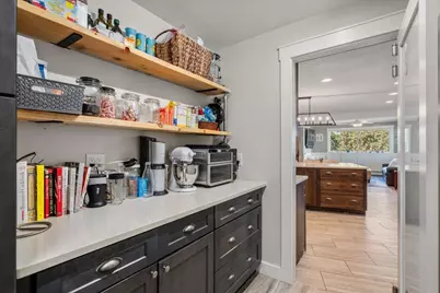 4 Waite Ave, Burlington, MA 01803 - Photo 9