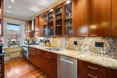 195 Winthrop Rd #1, Brookline, MA 02445 - Photo 9