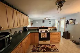 93 Maple St, Greenfield, MA 01301 - Photo 11