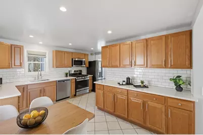 12 Johnson Pl, Norwood, MA 02062 - Photo 5