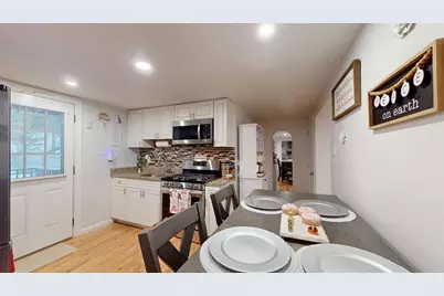 254-256 Pleasant St, Lowell, MA 01852 - Photo 9