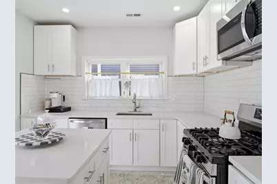 10 Bradshaw St, Medford, MA 02155 - Photo 7