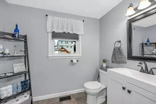 225 Long Pond Dr, Dracut, MA 01826 - Photo 9